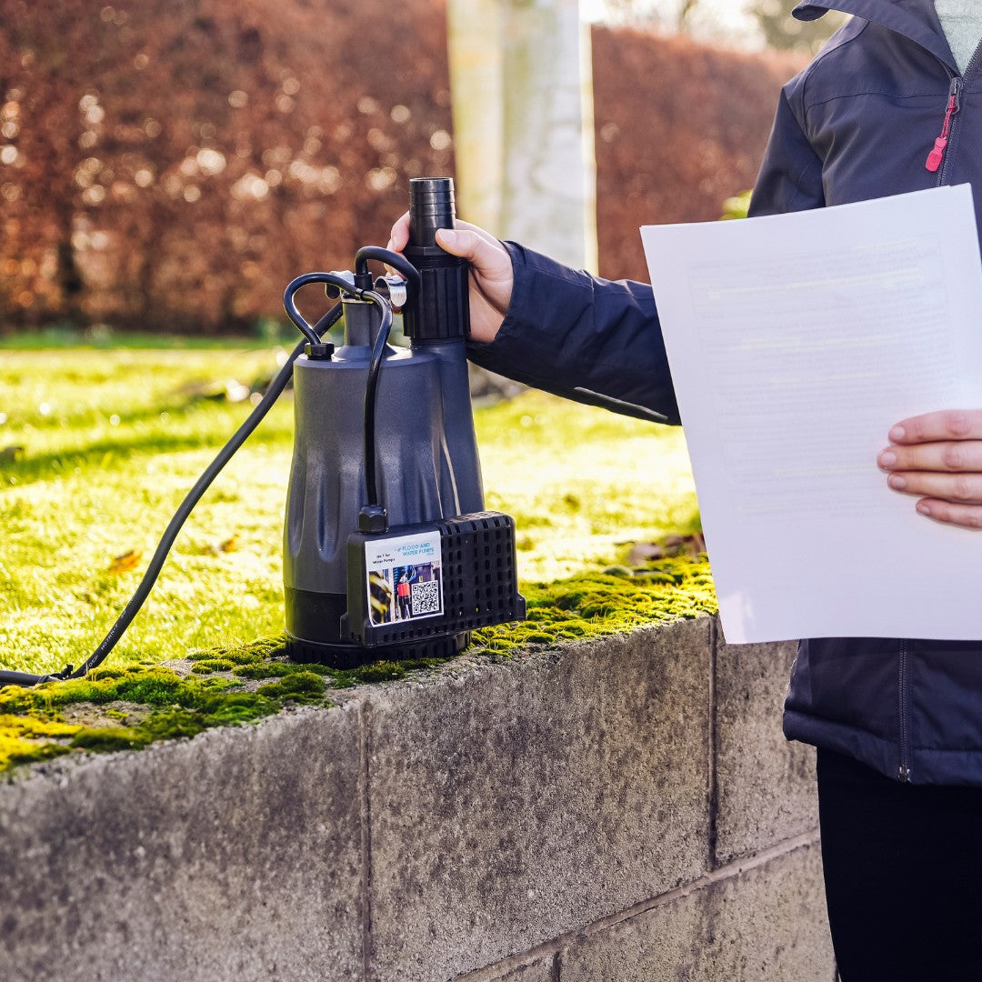 APP RS32EA puddle pump with person