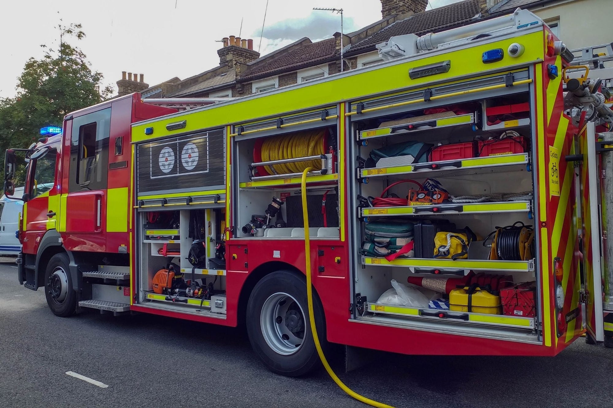Fire engine with high pressure hose