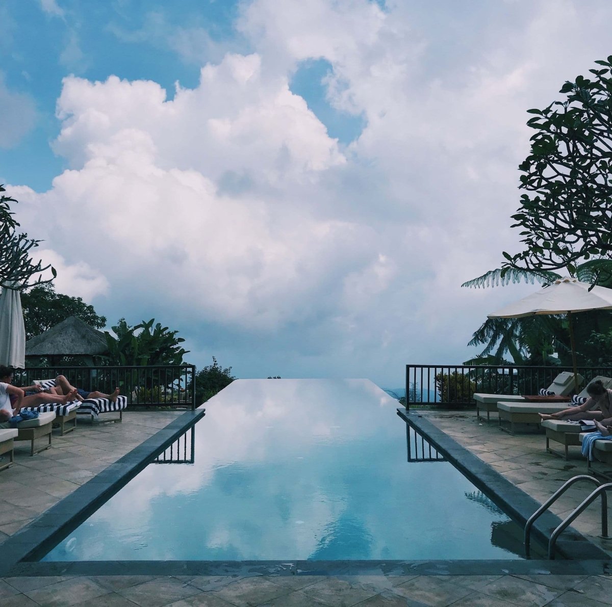 Swimming pool using water pump