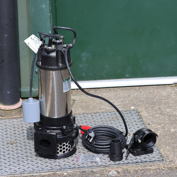 APP KHL submersible water pump with discharge outlet, hose tail and 230v plug