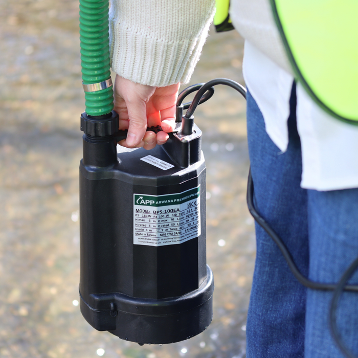 BPS100EA water pump being carried