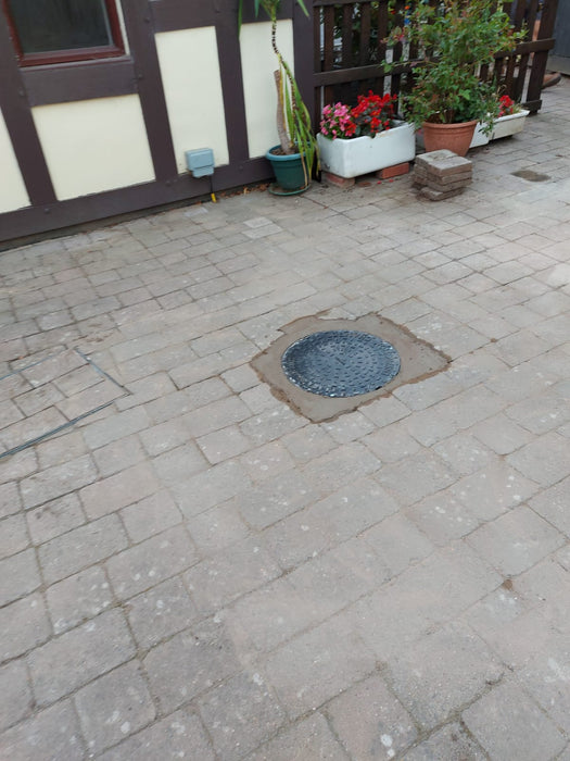 Chamber set into patio, for surface water drainage