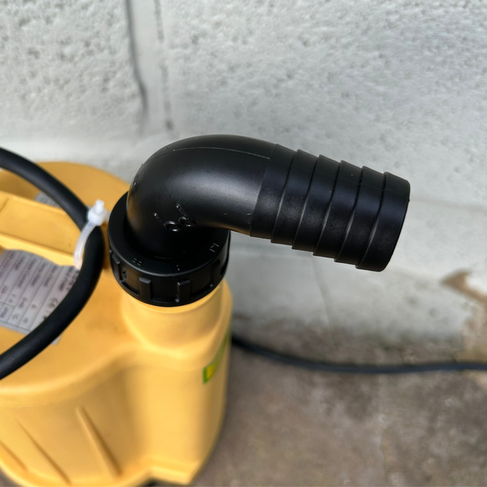 Elbow hose tail on water pump