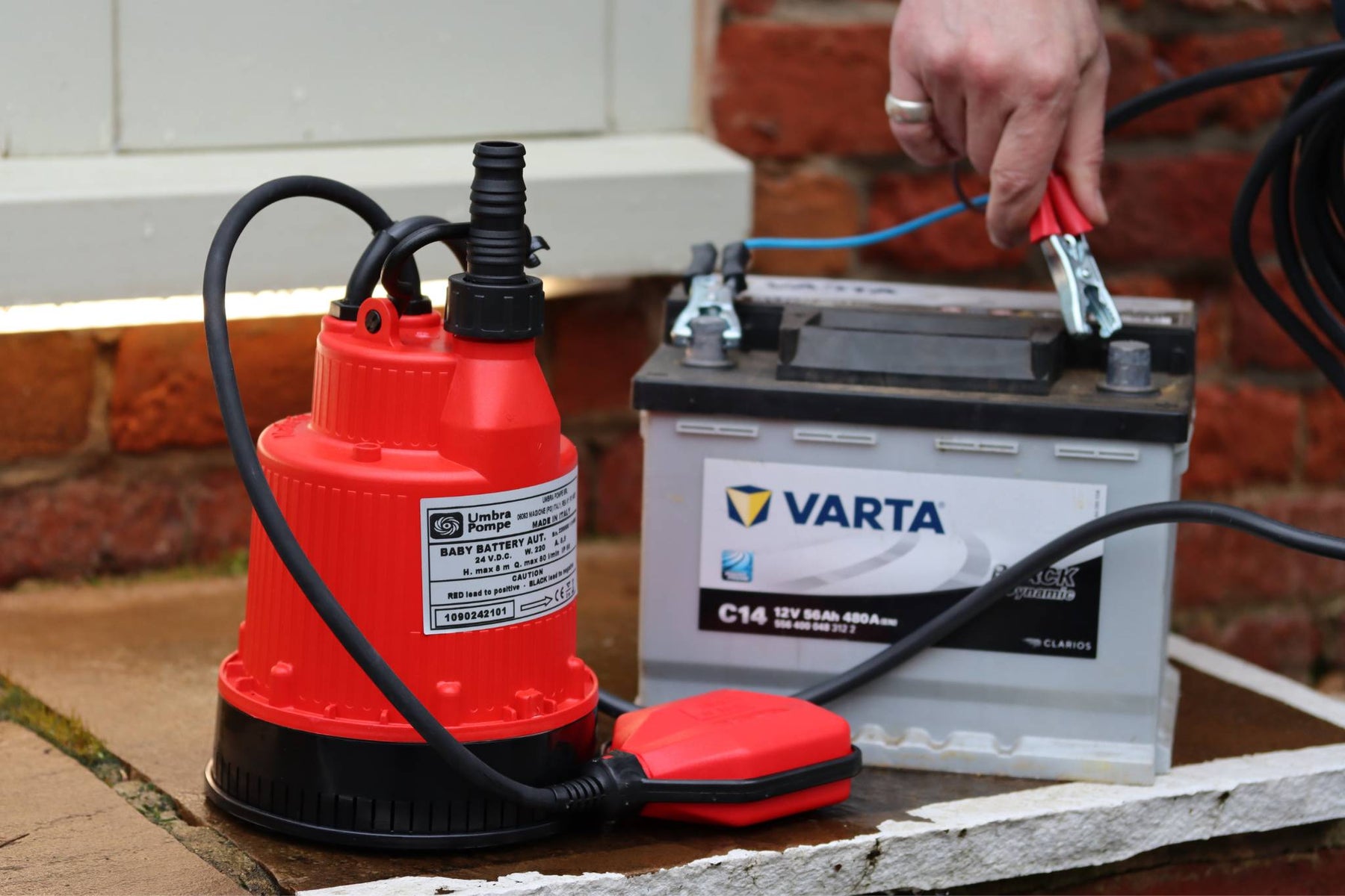 Umbra Pompe Baby battery red water pump with battery