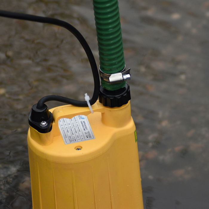 SPP2-4 Submersible Puddle Pump and suction hose