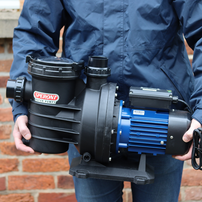 Man holding Speroni Swimm 1500 pool pump