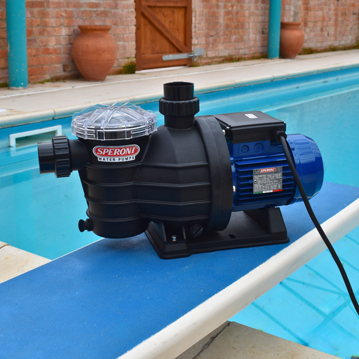 Speroni Swimm 750 Swimming Pool Pump next to a pool