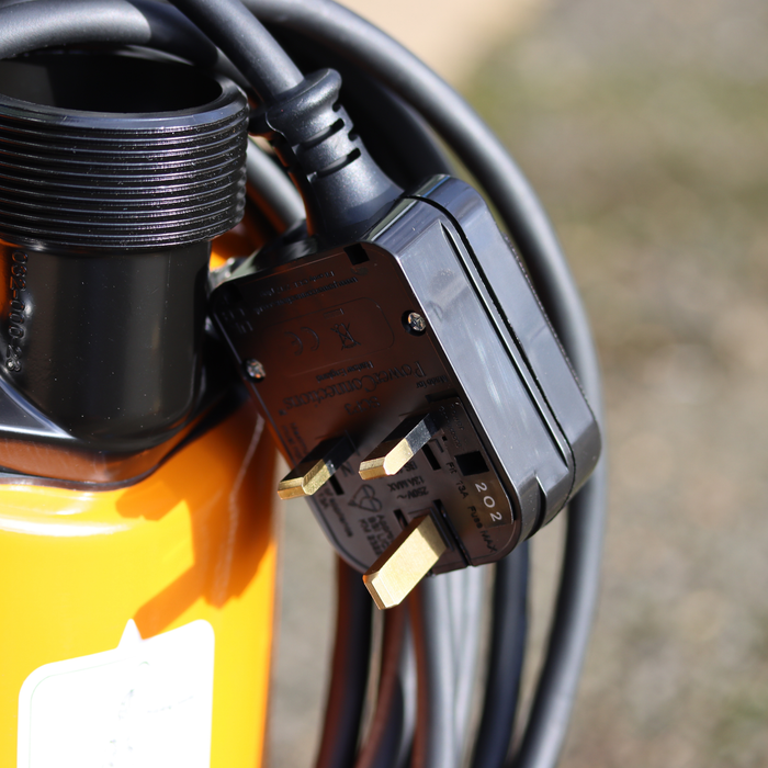 230V plug on tsurumi water pump