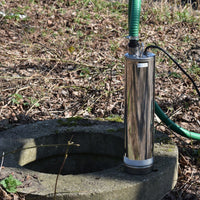 Umbra pompe acuasub on side of a concrete well 